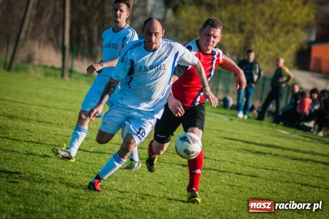 Zdjęcie w galerii na portalu naszraciborz.pl: A klasa: Choć widowisko nie porywało, to Brzezie Chałupki pokonało wiadomości z regionu