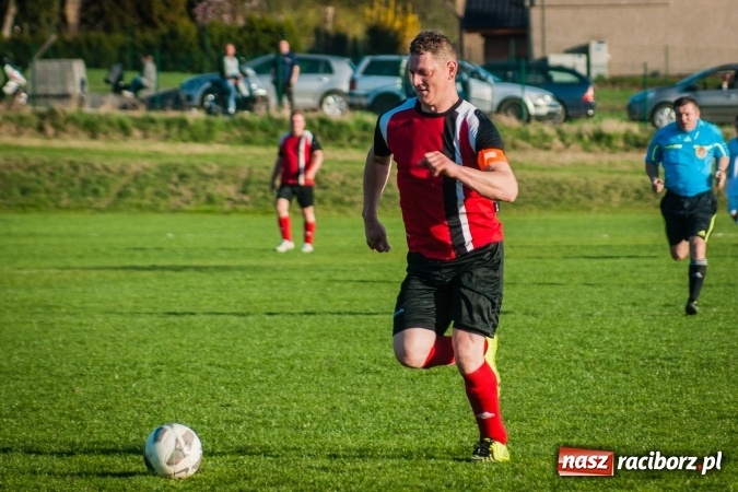 Zdjęcie w galerii na portalu naszraciborz.pl: A klasa: Choć widowisko nie porywało, to Brzezie Chałupki pokonało wiadomości z regionu