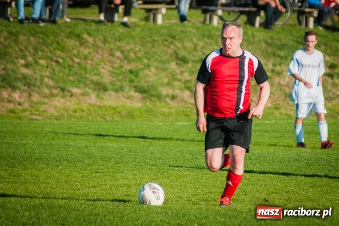 Zdjęcie w galerii na portalu naszraciborz.pl: A klasa: Choć widowisko nie porywało, to Brzezie Chałupki pokonało wiadomości z regionu