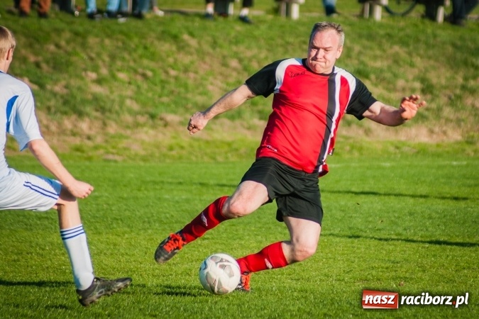 Zdjęcie w galerii na portalu naszraciborz.pl: A klasa: Choć widowisko nie porywało, to Brzezie Chałupki pokonało wiadomości z regionu