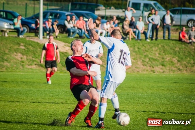 Zdjęcie w galerii na portalu naszraciborz.pl: A klasa: Choć widowisko nie porywało, to Brzezie Chałupki pokonało wiadomości z regionu