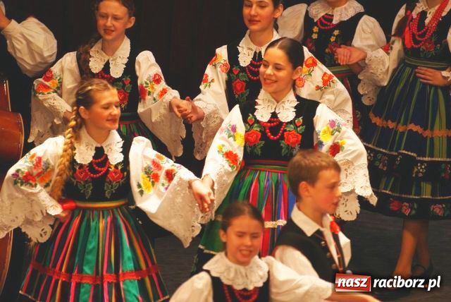 Zdjęcie w galerii na portalu naszraciborz.pl: Strzecha zatańczyła w Cieszynie wiadomości z regionu