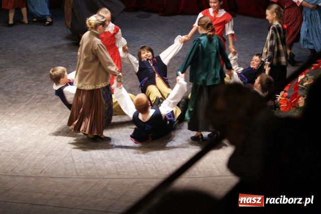 Zdjęcie w galerii na portalu naszraciborz.pl: Strzecha zatańczyła w Cieszynie wiadomości z regionu