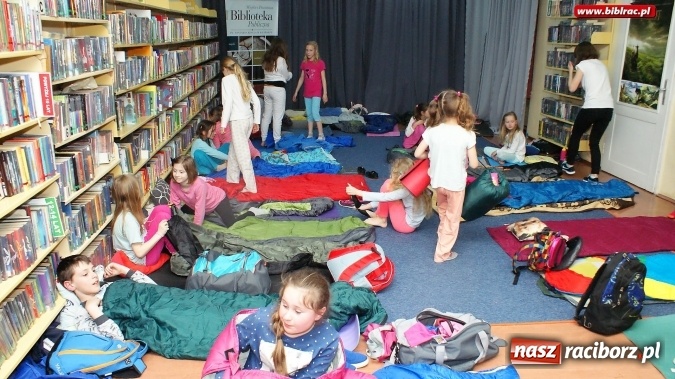 Zdjęcie w galerii na portalu naszraciborz.pl: Raciborska książnica zorganizowała XV Noc z Andersenem wiadomości z regionu