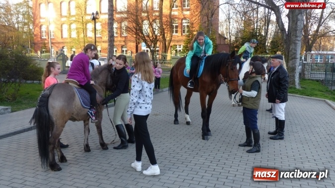 Zdjęcie w galerii na portalu naszraciborz.pl: Raciborska książnica zorganizowała XV Noc z Andersenem wiadomości z regionu