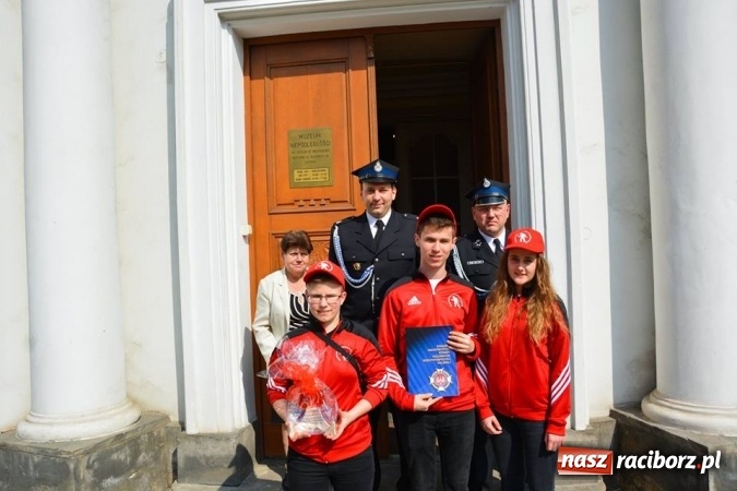Zdjęcie w galerii na portalu naszraciborz.pl: Młodzieżowa Drużyna Pożarnicza przy OSP w Samborowicach na spotkaniu laureatów w Warszawie wiadomości z regionu