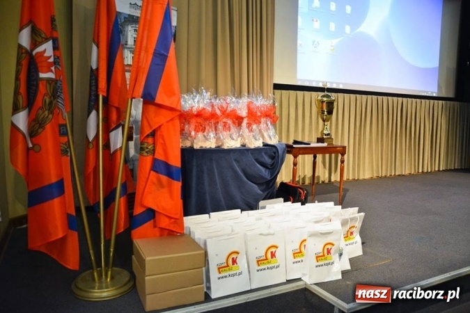 Zdjęcie w galerii na portalu naszraciborz.pl: Młodzieżowa Drużyna Pożarnicza przy OSP w Samborowicach na spotkaniu laureatów w Warszawie wiadomości z regionu