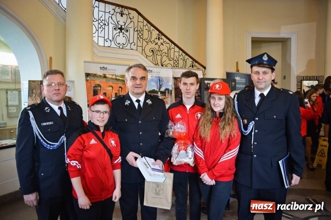 Zdjęcie w galerii na portalu naszraciborz.pl: Młodzieżowa Drużyna Pożarnicza przy OSP w Samborowicach na spotkaniu laureatów w Warszawie wiadomości z regionu