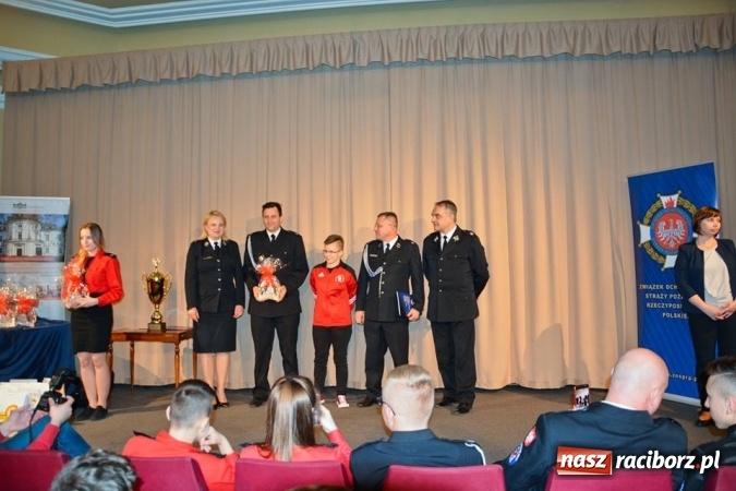 Zdjęcie w galerii na portalu naszraciborz.pl: Młodzieżowa Drużyna Pożarnicza przy OSP w Samborowicach na spotkaniu laureatów w Warszawie wiadomości z regionu