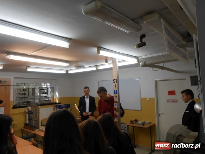 Zdjęcie w galerii na portalu naszraciborz.pl: Dni Otwarte Mechanika w imponujących liczbach - szkołę odwiedziło sześciuset gimnazjalistów  wiadomości z regionu