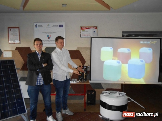 Zdjęcie w galerii na portalu naszraciborz.pl: Dni Otwarte Mechanika w imponujących liczbach - szkołę odwiedziło sześciuset gimnazjalistów  wiadomości z regionu