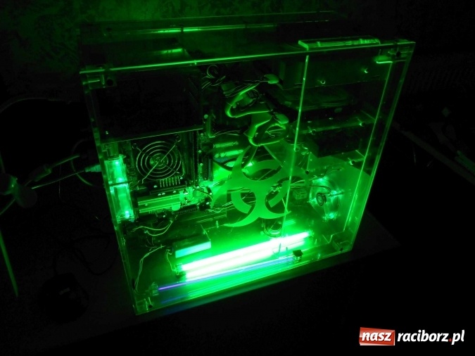 Zdjęcie w galerii na portalu naszraciborz.pl: Dni Otwarte Mechanika w imponujących liczbach - szkołę odwiedziło sześciuset gimnazjalistów  wiadomości z regionu