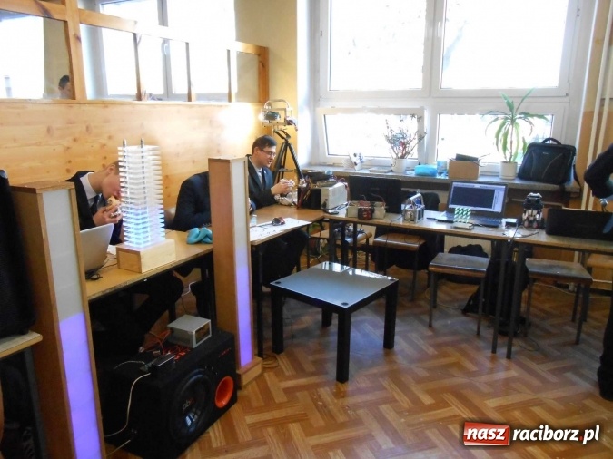 Zdjęcie w galerii na portalu naszraciborz.pl: Dni Otwarte Mechanika w imponujących liczbach - szkołę odwiedziło sześciuset gimnazjalistów  wiadomości z regionu