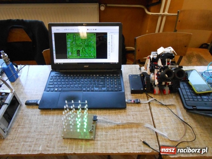 Zdjęcie w galerii na portalu naszraciborz.pl: Dni Otwarte Mechanika w imponujących liczbach - szkołę odwiedziło sześciuset gimnazjalistów  wiadomości z regionu