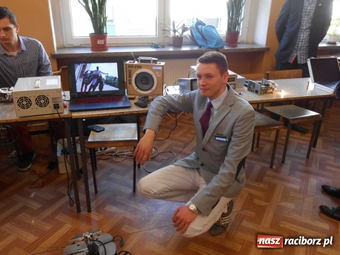 Zdjęcie w galerii na portalu naszraciborz.pl: Dni Otwarte Mechanika w imponujących liczbach - szkołę odwiedziło sześciuset gimnazjalistów  wiadomości z regionu