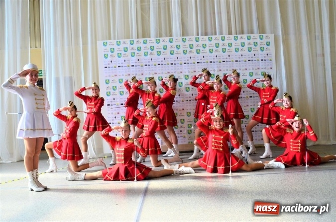 Zdjęcie w galerii na portalu naszraciborz.pl: Mażoretki z Nędzy fantastyczne w Marklowicach wiadomości z regionu