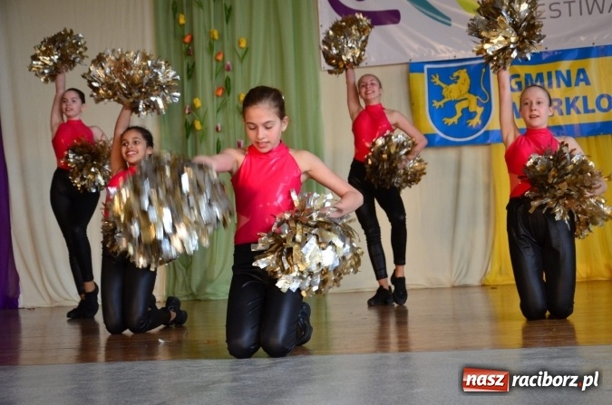 Zdjęcie w galerii na portalu naszraciborz.pl: Mażoretki z Nędzy fantastyczne w Marklowicach wiadomości z regionu