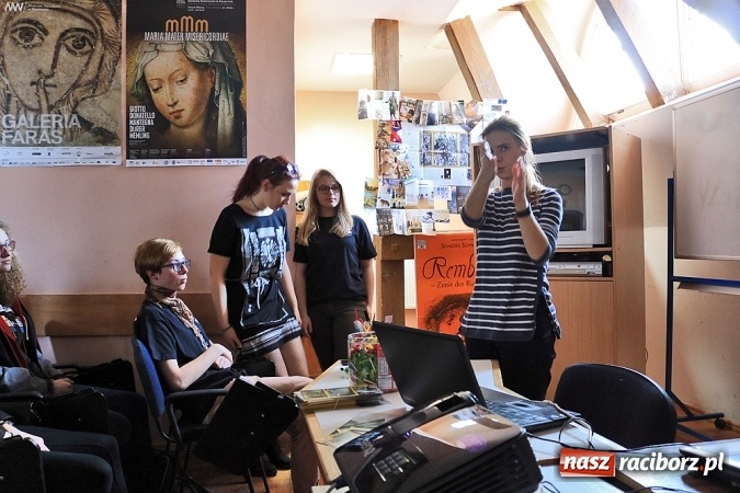 Zdjęcie w galerii na portalu naszraciborz.pl: Gimnazjaliści odwiedzili Liceum Plastyczne, które zorganizowało dla nich Dzień Otwarty wiadomości z regionu