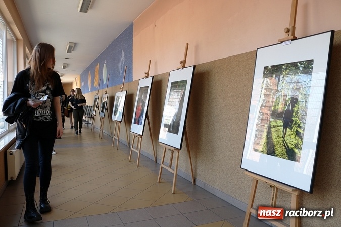 Zdjęcie w galerii na portalu naszraciborz.pl: Gimnazjaliści odwiedzili Liceum Plastyczne, które zorganizowało dla nich Dzień Otwarty wiadomości z regionu