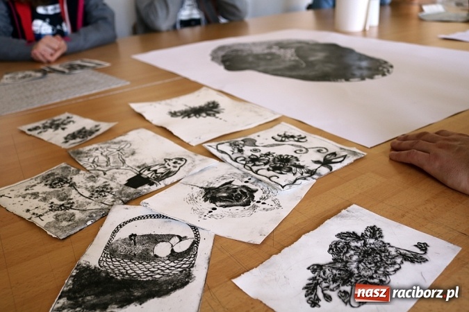 Zdjęcie w galerii na portalu naszraciborz.pl: Gimnazjaliści odwiedzili Liceum Plastyczne, które zorganizowało dla nich Dzień Otwarty wiadomości z regionu