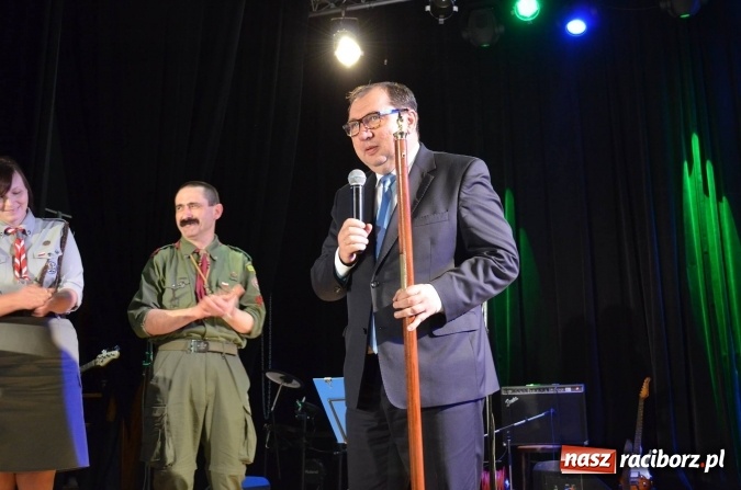 Zdjęcie w galerii na portalu naszraciborz.pl: Harcerskie wyr&oacute;żnienie dla prezesa WFOŚiGW Andrzeja Pilota wiadomości z regionu