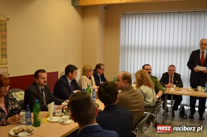 Zdjęcie w galerii na portalu naszraciborz.pl: Harcerskie wyr&oacute;żnienie dla prezesa WFOŚiGW Andrzeja Pilota wiadomości z regionu