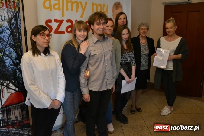 Zdjęcie w galerii na portalu naszraciborz.pl: Mocni Razem - konferencja na Zamku Piastowskim  wiadomości z regionu