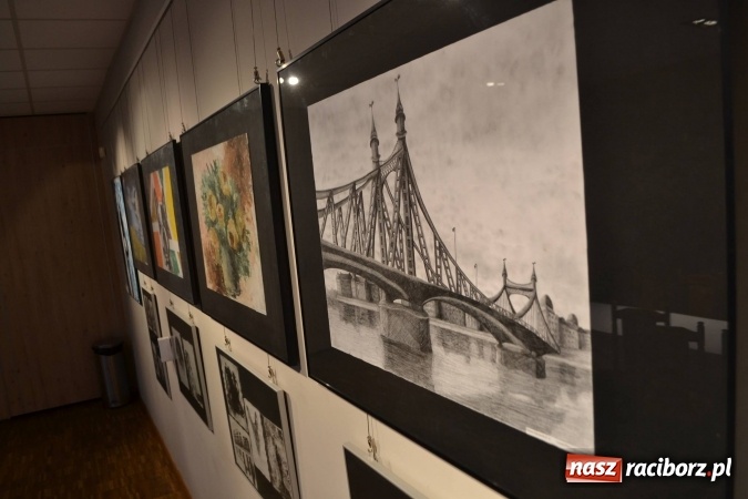 Zdjęcie w galerii na portalu naszraciborz.pl: Prace uczniów raciborskiego Liceum Plastycznego można oglądać w Kuźni Raciborskiej  wiadomości z regionu