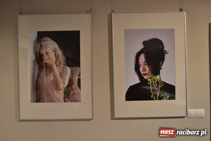 Zdjęcie w galerii na portalu naszraciborz.pl: Prace uczniów raciborskiego Liceum Plastycznego można oglądać w Kuźni Raciborskiej  wiadomości z regionu