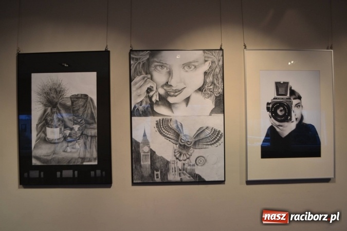Zdjęcie w galerii na portalu naszraciborz.pl: Prace uczniów raciborskiego Liceum Plastycznego można oglądać w Kuźni Raciborskiej  wiadomości z regionu