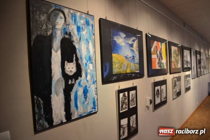 Zdjęcie w galerii na portalu naszraciborz.pl: Prace uczniów raciborskiego Liceum Plastycznego można oglądać w Kuźni Raciborskiej  wiadomości z regionu