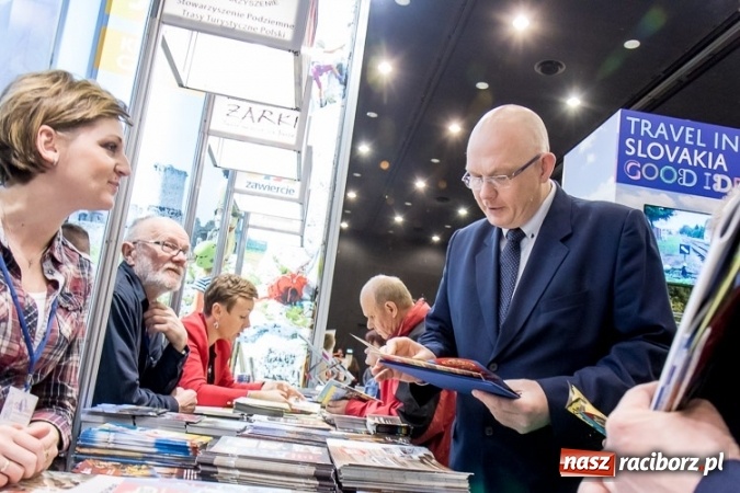 Zdjęcie w galerii na portalu naszraciborz.pl: Sukces raciborskich wydawnictw promocyjnych na Międzynarodowych Targach Turystyki, Spa, Sprzętu Turystycznego i Żeglarskiego GLOBalnie 2017  wiadomości z regionu