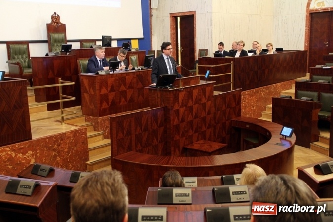 Zdjęcie w galerii na portalu naszraciborz.pl: O planach żeglownego połączenia Dunaju, Odry i Łaby w sali Sejmu Śląskiego wiadomości z regionu