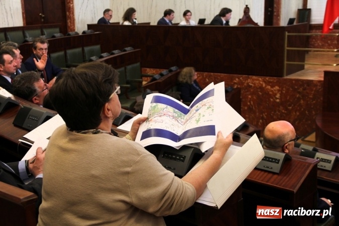 Zdjęcie w galerii na portalu naszraciborz.pl: O planach żeglownego połączenia Dunaju, Odry i Łaby w sali Sejmu Śląskiego wiadomości z regionu