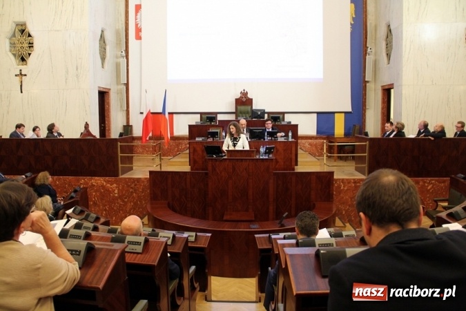 Zdjęcie w galerii na portalu naszraciborz.pl: O planach żeglownego połączenia Dunaju, Odry i Łaby w sali Sejmu Śląskiego wiadomości z regionu