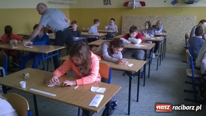 Zdjęcie w galerii na portalu naszraciborz.pl: W Kuźni Raciborskiej odbyły się I Gminne Mistrzostwa Modeli Sterowanych Drogą Radiową wiadomości z regionu