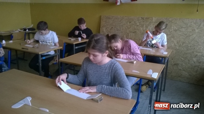 Zdjęcie w galerii na portalu naszraciborz.pl: W Kuźni Raciborskiej odbyły się I Gminne Mistrzostwa Modeli Sterowanych Drogą Radiową wiadomości z regionu