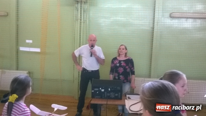 Zdjęcie w galerii na portalu naszraciborz.pl: W Kuźni Raciborskiej odbyły się I Gminne Mistrzostwa Modeli Sterowanych Drogą Radiową wiadomości z regionu