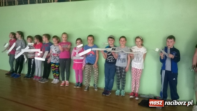 Zdjęcie w galerii na portalu naszraciborz.pl: W Kuźni Raciborskiej odbyły się I Gminne Mistrzostwa Modeli Sterowanych Drogą Radiową wiadomości z regionu