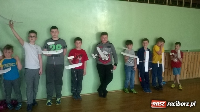 Zdjęcie w galerii na portalu naszraciborz.pl: W Kuźni Raciborskiej odbyły się I Gminne Mistrzostwa Modeli Sterowanych Drogą Radiową wiadomości z regionu