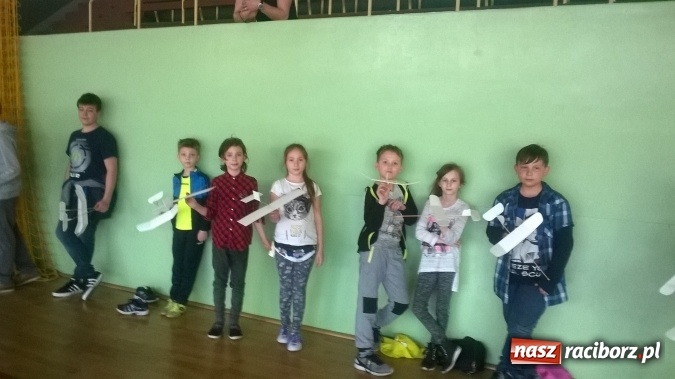 Zdjęcie w galerii na portalu naszraciborz.pl: W Kuźni Raciborskiej odbyły się I Gminne Mistrzostwa Modeli Sterowanych Drogą Radiową wiadomości z regionu