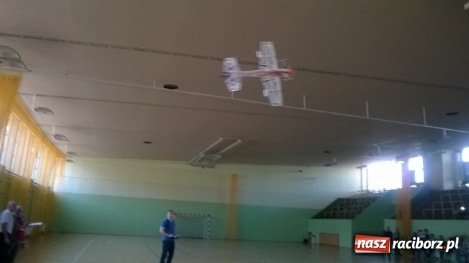 Zdjęcie w galerii na portalu naszraciborz.pl: W Kuźni Raciborskiej odbyły się I Gminne Mistrzostwa Modeli Sterowanych Drogą Radiową wiadomości z regionu