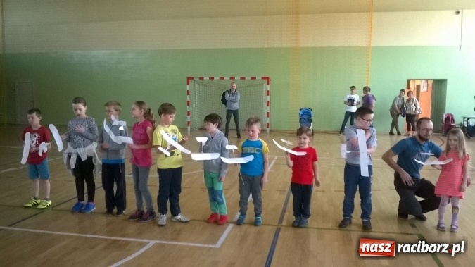 Zdjęcie w galerii na portalu naszraciborz.pl: W Kuźni Raciborskiej odbyły się I Gminne Mistrzostwa Modeli Sterowanych Drogą Radiową wiadomości z regionu