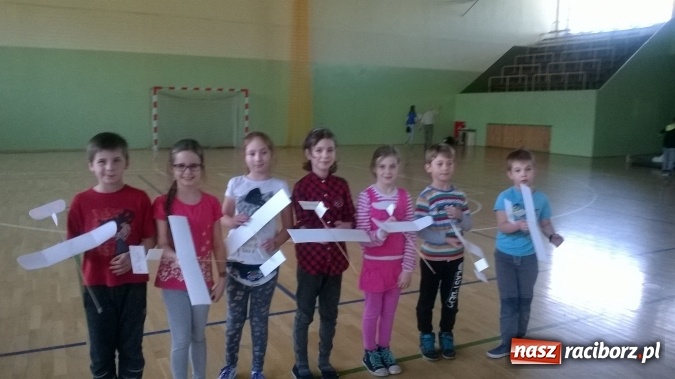 Zdjęcie w galerii na portalu naszraciborz.pl: W Kuźni Raciborskiej odbyły się I Gminne Mistrzostwa Modeli Sterowanych Drogą Radiową wiadomości z regionu