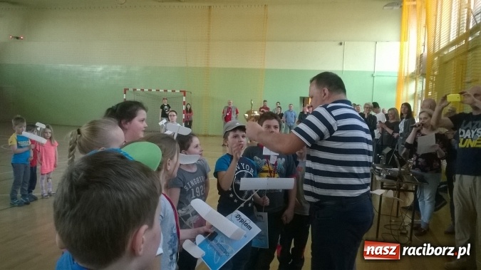 Zdjęcie w galerii na portalu naszraciborz.pl: W Kuźni Raciborskiej odbyły się I Gminne Mistrzostwa Modeli Sterowanych Drogą Radiową wiadomości z regionu