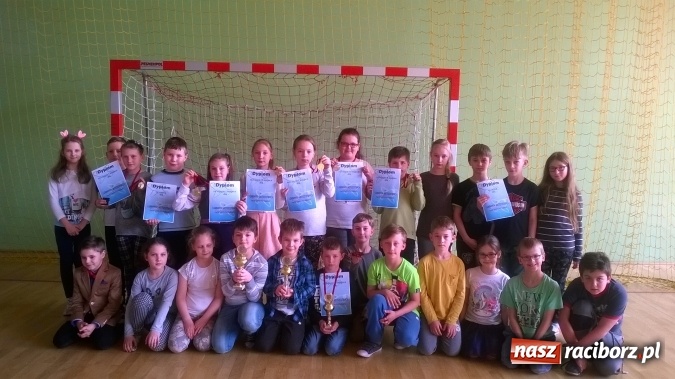 Zdjęcie w galerii na portalu naszraciborz.pl: W Kuźni Raciborskiej odbyły się I Gminne Mistrzostwa Modeli Sterowanych Drogą Radiową wiadomości z regionu