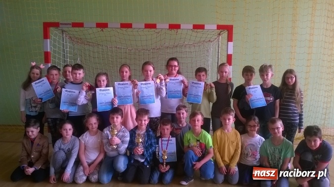 Zdjęcie w galerii na portalu naszraciborz.pl: W Kuźni Raciborskiej odbyły się I Gminne Mistrzostwa Modeli Sterowanych Drogą Radiową wiadomości z regionu