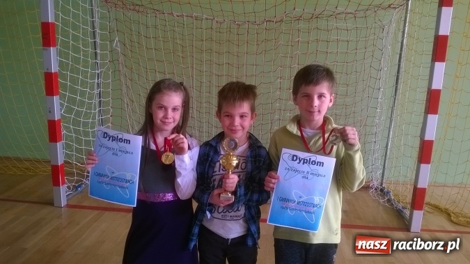 Zdjęcie w galerii na portalu naszraciborz.pl: W Kuźni Raciborskiej odbyły się I Gminne Mistrzostwa Modeli Sterowanych Drogą Radiową wiadomości z regionu