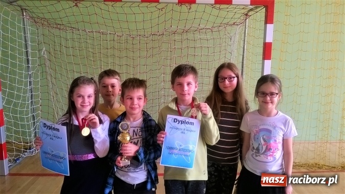 Zdjęcie w galerii na portalu naszraciborz.pl: W Kuźni Raciborskiej odbyły się I Gminne Mistrzostwa Modeli Sterowanych Drogą Radiową wiadomości z regionu