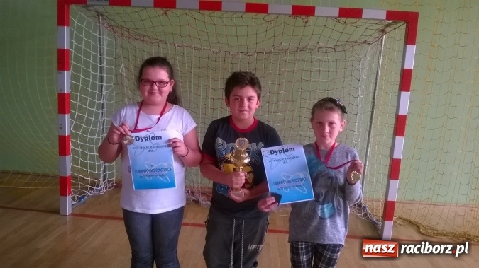 Zdjęcie w galerii na portalu naszraciborz.pl: W Kuźni Raciborskiej odbyły się I Gminne Mistrzostwa Modeli Sterowanych Drogą Radiową wiadomości z regionu